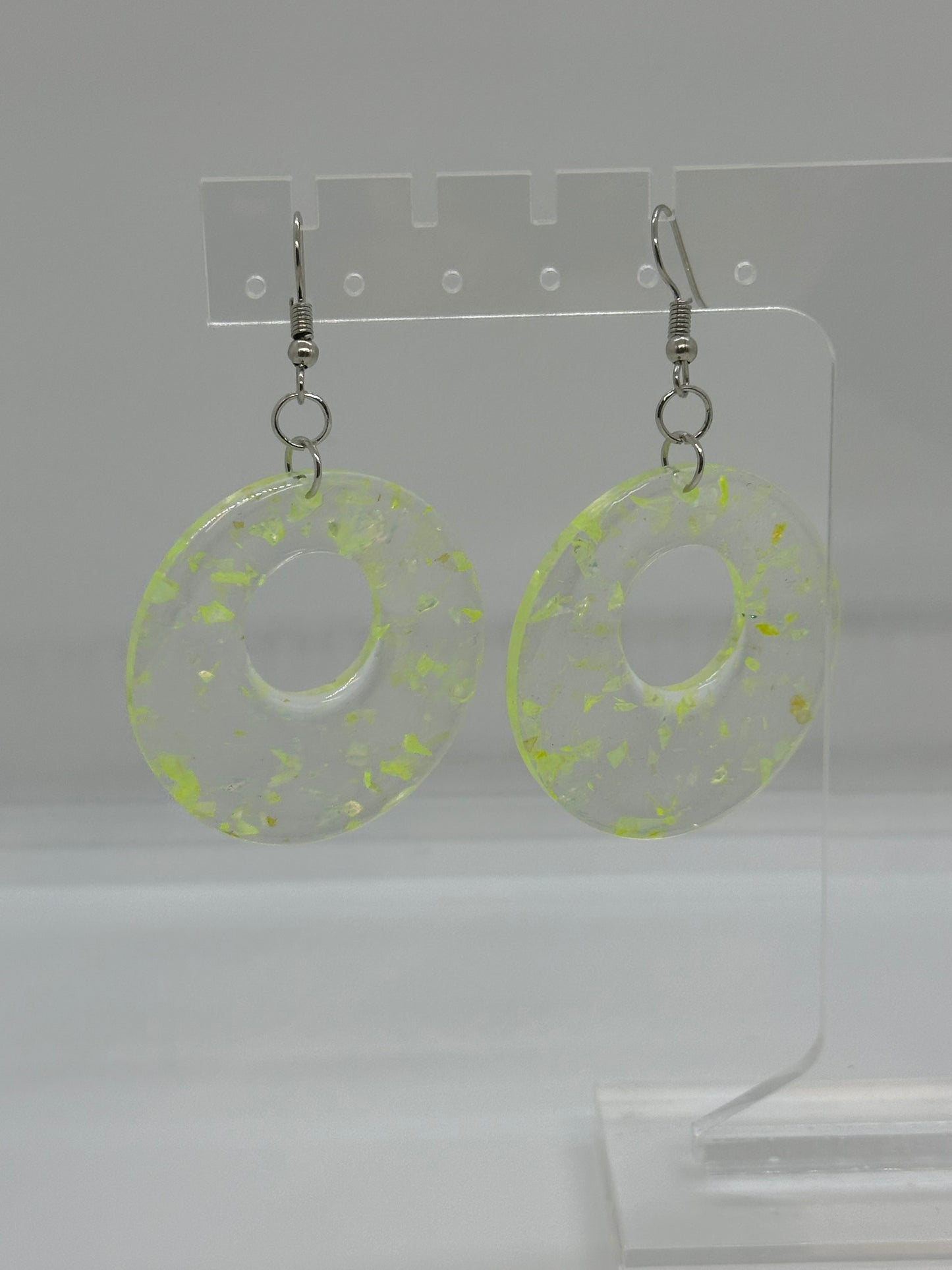 Clear and yellow flake round earrings