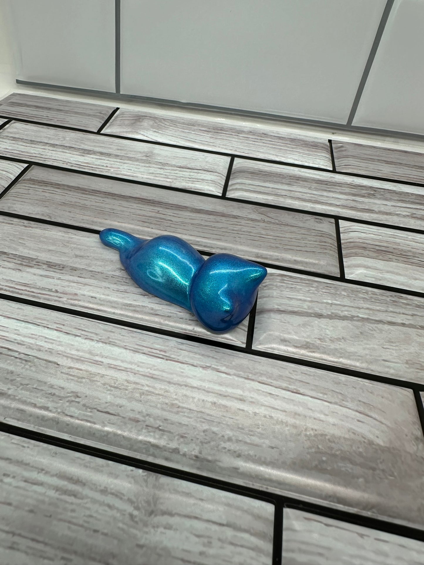 Blue Shimmer Cat Pen Rest