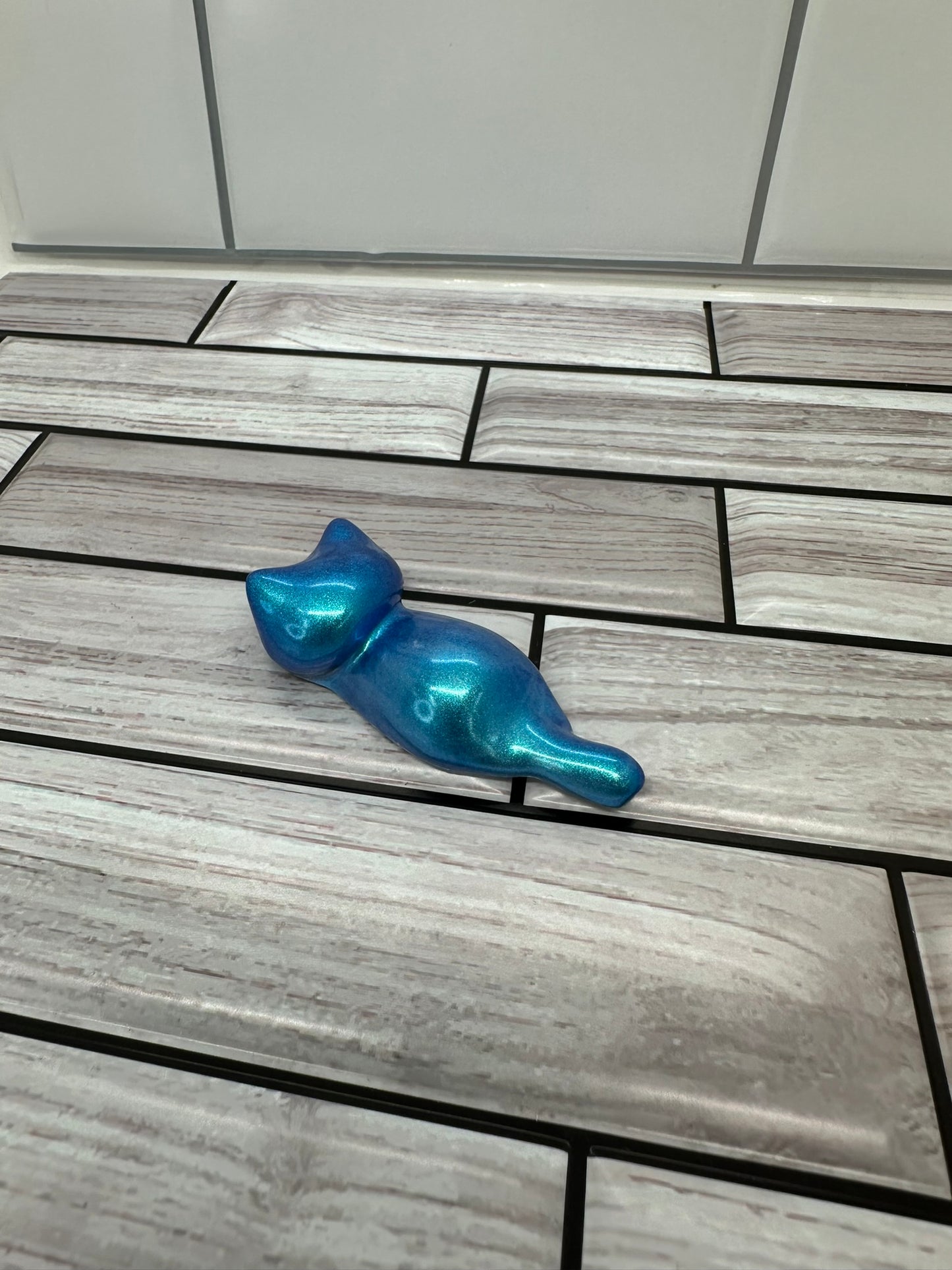 Blue Shimmer Cat Pen Rest