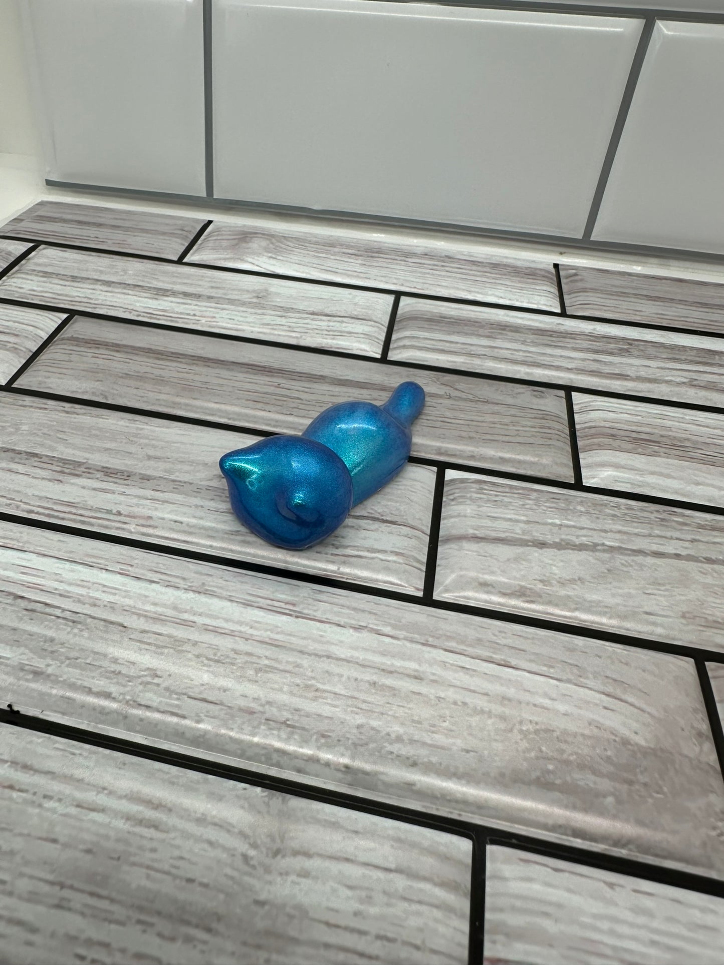 Blue Shimmer Cat Pen Rest